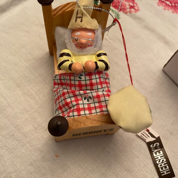 Vintage’97 Hershey Collectibles - Picture 2 of 8